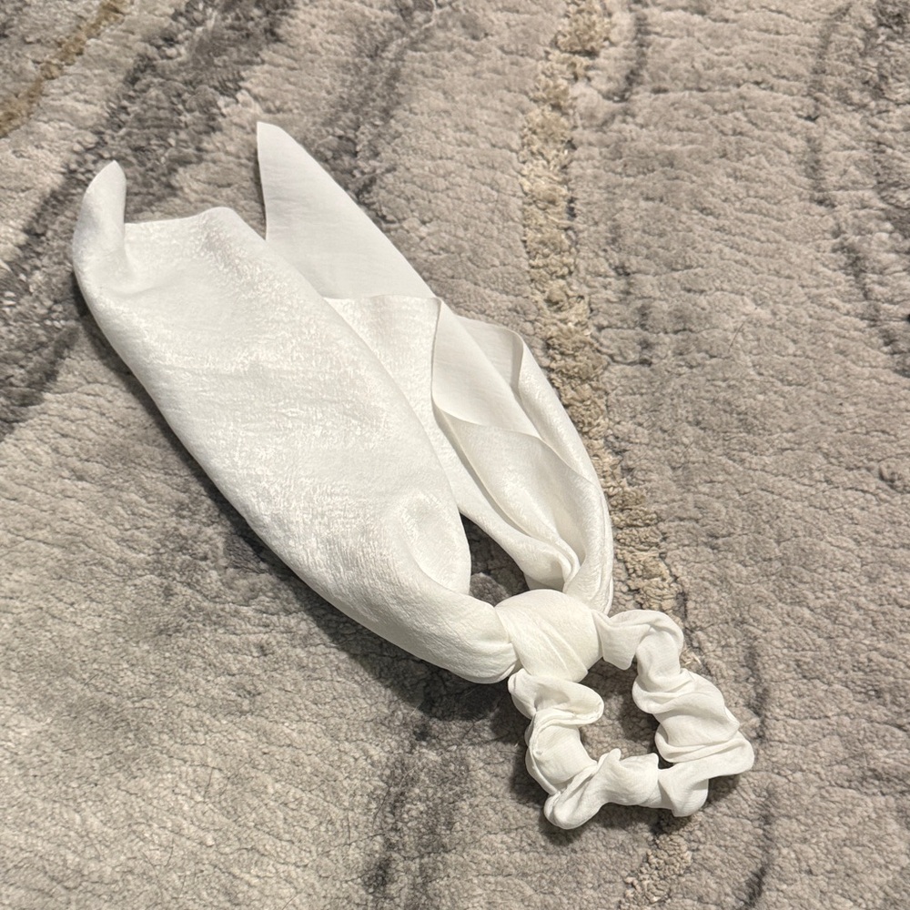 Elegant White Hair Scrunchie